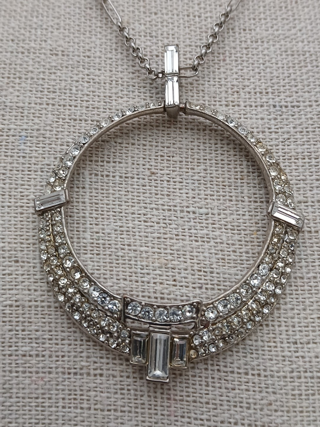CAROLEE 1970s silver tone stations chain clear stones round pendant necklace