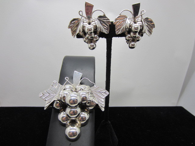 VTG Sterling Silver MEXICO TAXCO Bunch of Grapes Pin/Pendant & Earring Set 63.7g