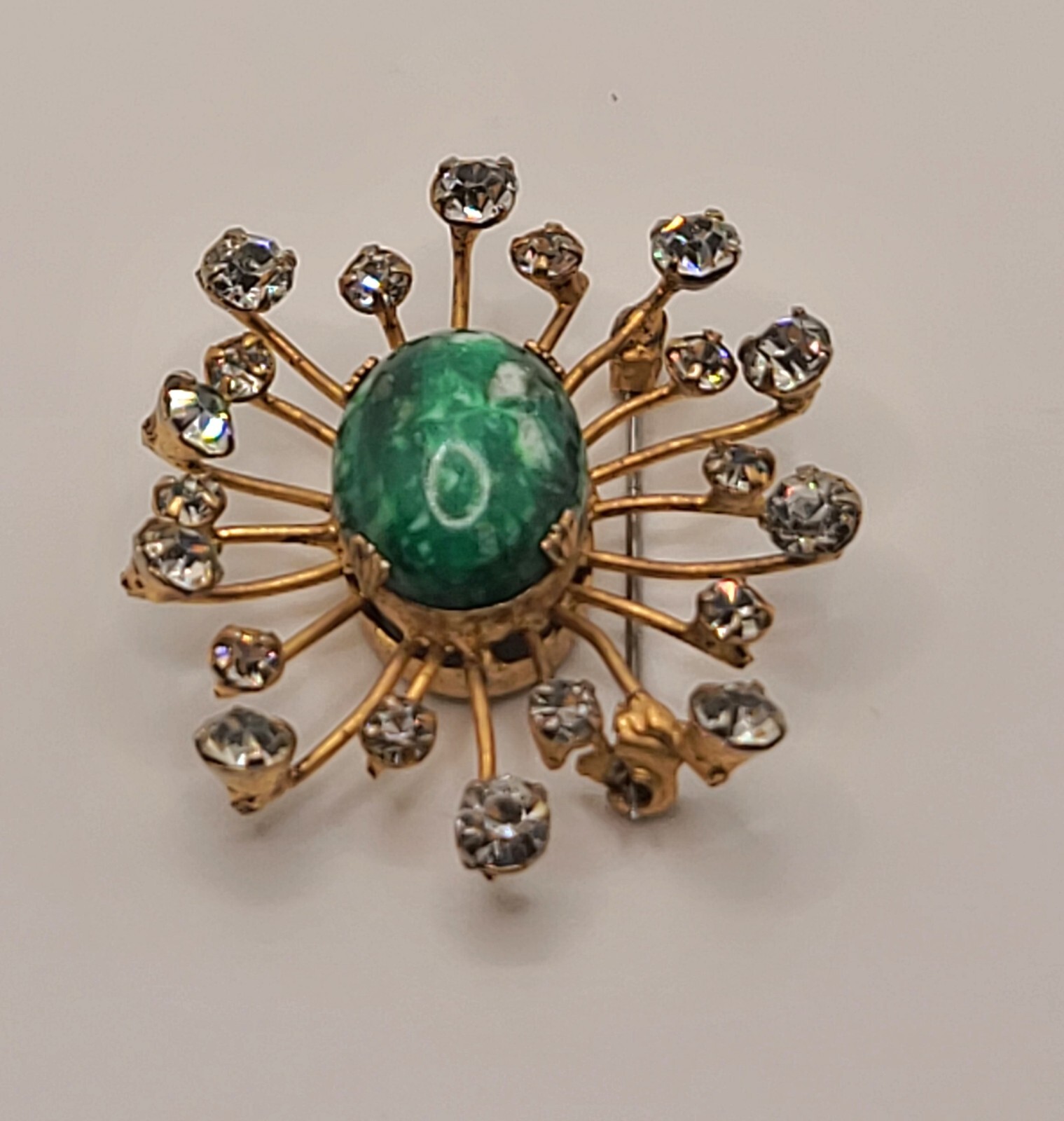 Vtg Gold Tone Green Stone Rhinestones Sunburst Brooch 1.5″×2″