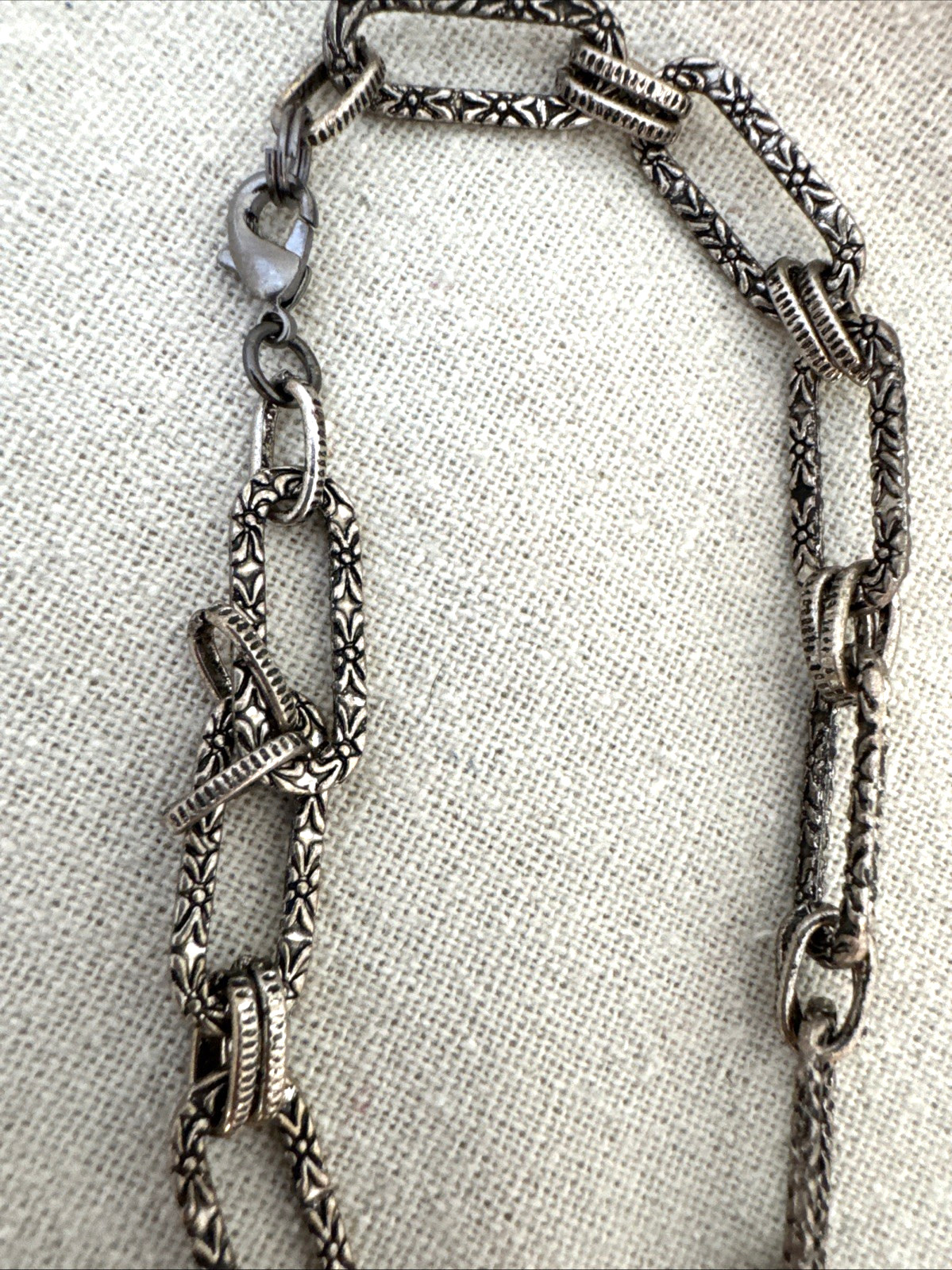 Brutalist Modernist Romantic goth 1960s glitter confetti lucite Necklace Jewelry