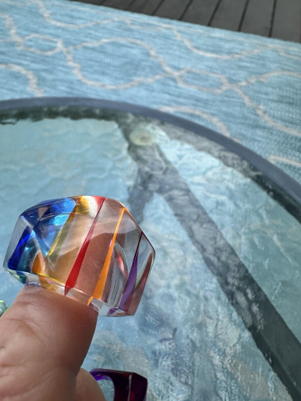 VINTAGE 1970’s MOD LUCITE STRIPED COCKTAIL GEOMETRIC CLEAR ACRYLIC RINGS