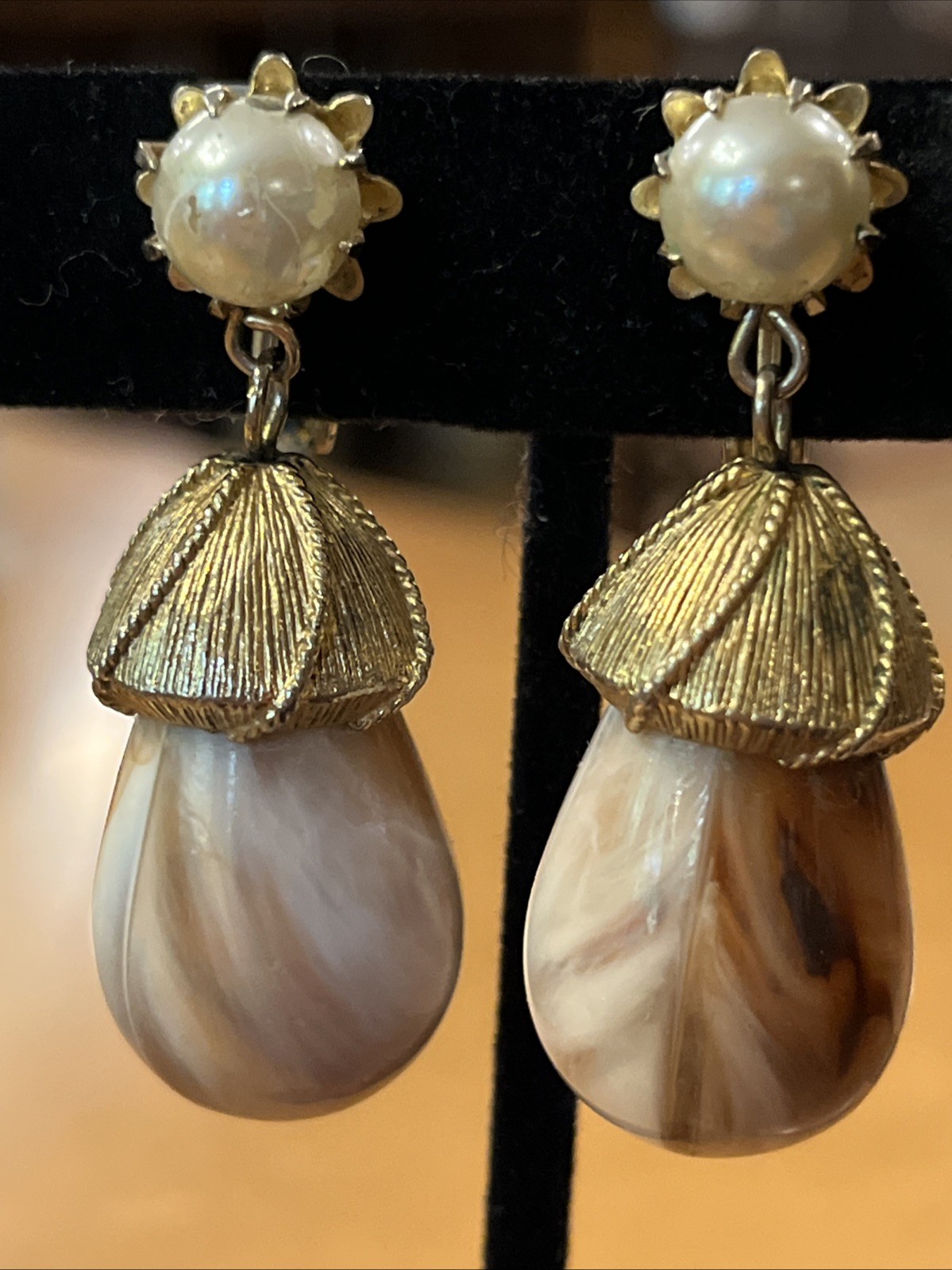 Vintage Classic Coro Dangle Drop Pearl Cabochon Swirled Lucite Clip On Earrings