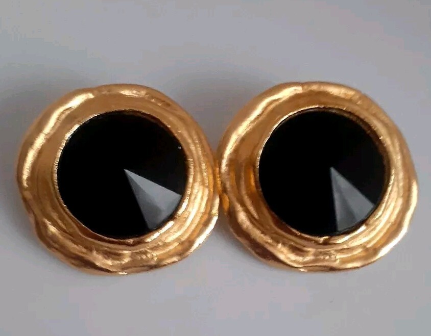 Vintage Black Glass Rivoli Stone Matte Finish Clip On Earrings. Gold Tone Finish