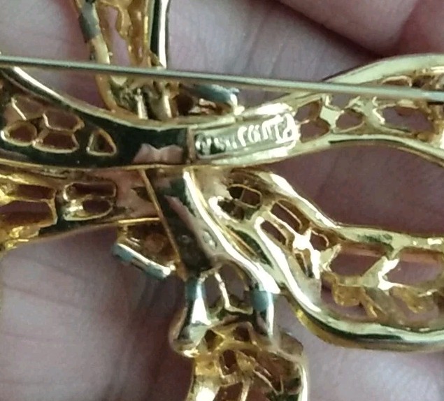 Vintage SIGNED RARE CASTLECLIFF Christmas Ribbon Bow Rhinestone & Faux Pearl Pin