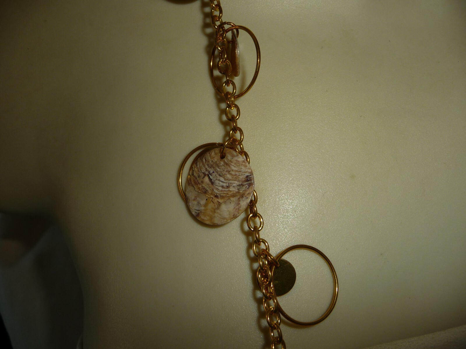 MOP & GOLD TONE DANGLE CIRCLES ON 16″ L GOLD TONE CHAIN NECKLACE #17/12K