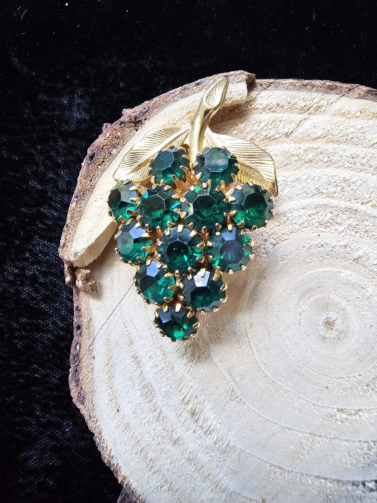 Estate Grape Cluster Brooch Green Rhinestones Gold Tone Prong Set Mcm Pin