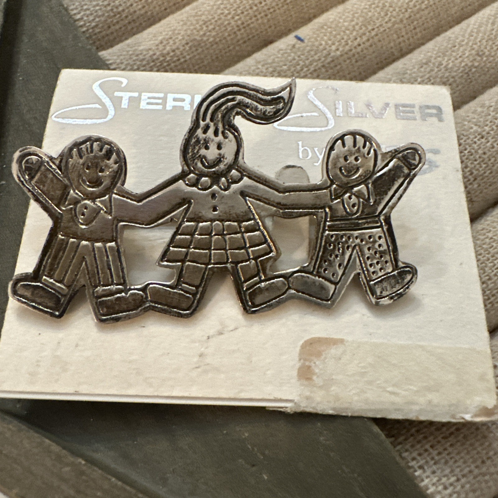 VINTAGE MEXICO STERLING SLVER 925 BOYS & GIRL SAVE THE WORLD BROOCH PIN
