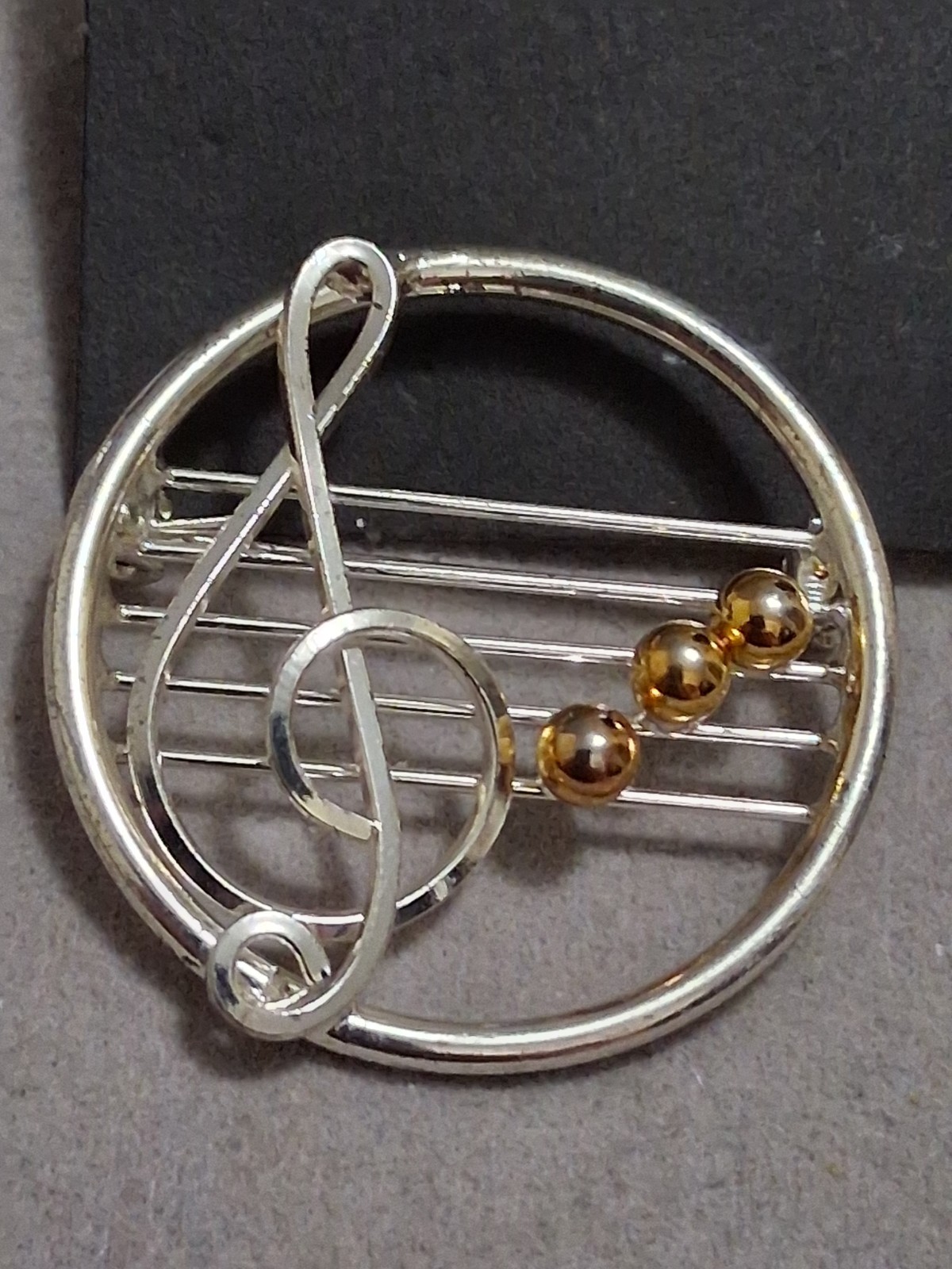 Music treble clef 2 tone brooch, music notes, silver & gold tone, vintage
