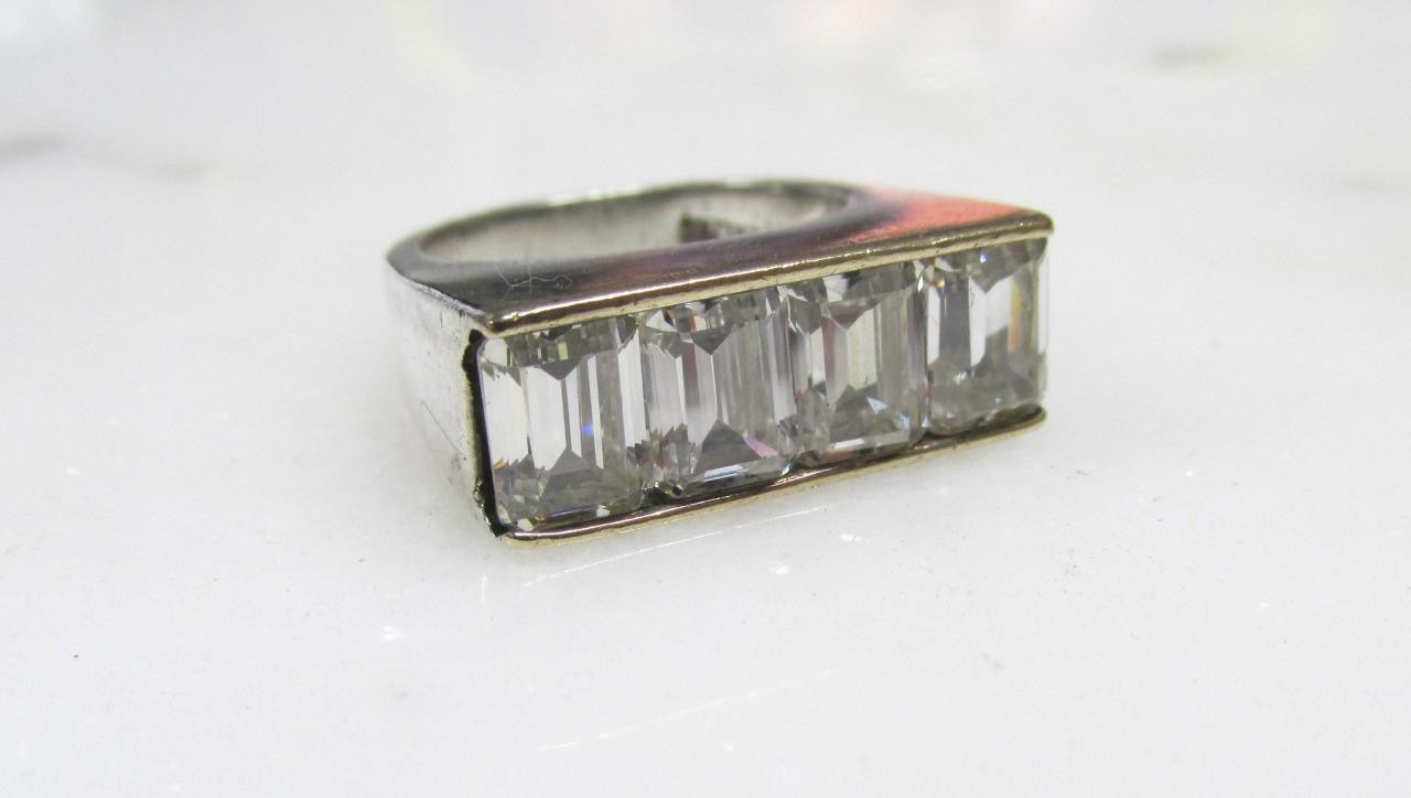 Clear Stone Sterling Silver Channel Ring ~ Size 5 ~ 8.4g ~ 13-A712