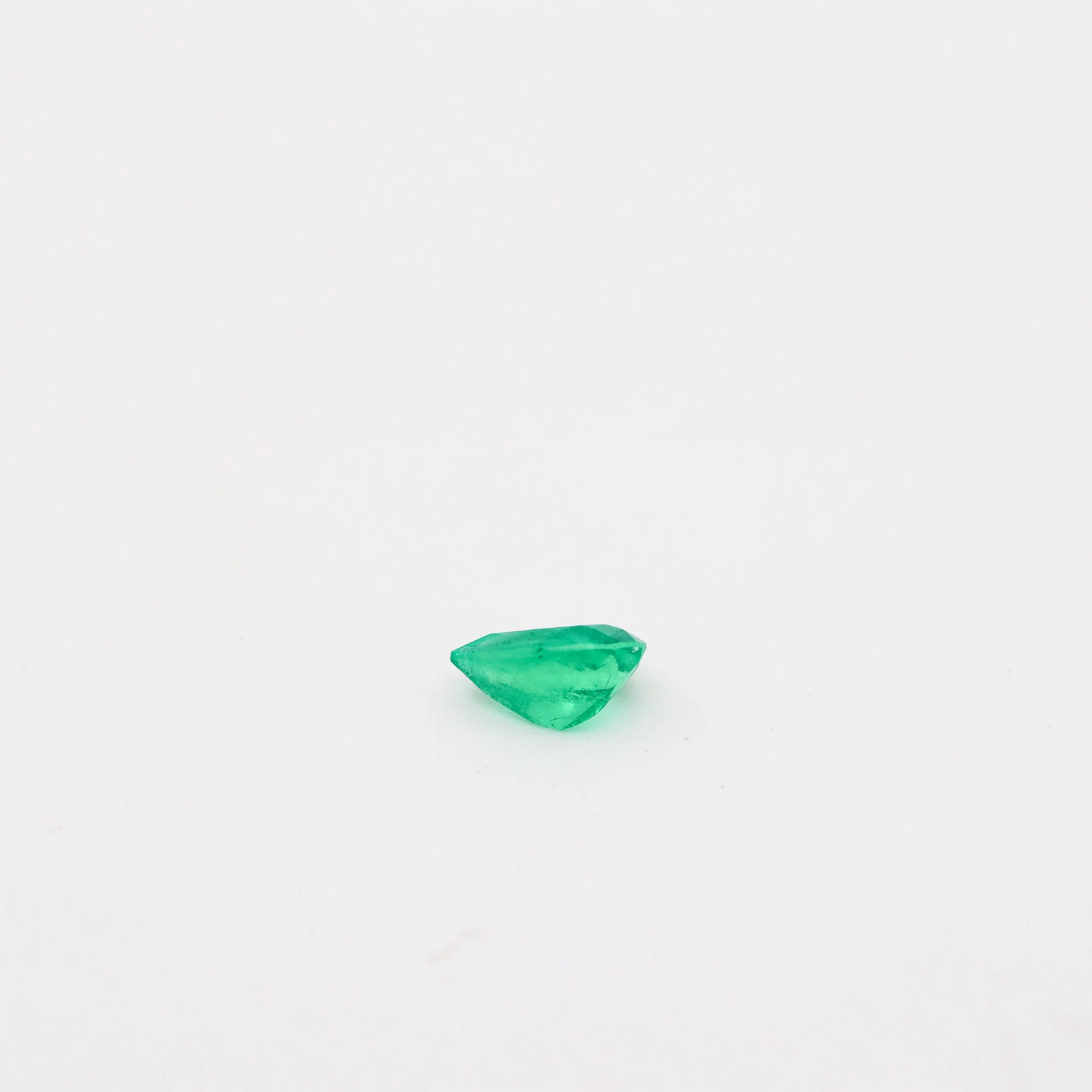 CERTIFIED Emerald Pear Shaped Vivid Green 1.91 Carats AGL-1127036