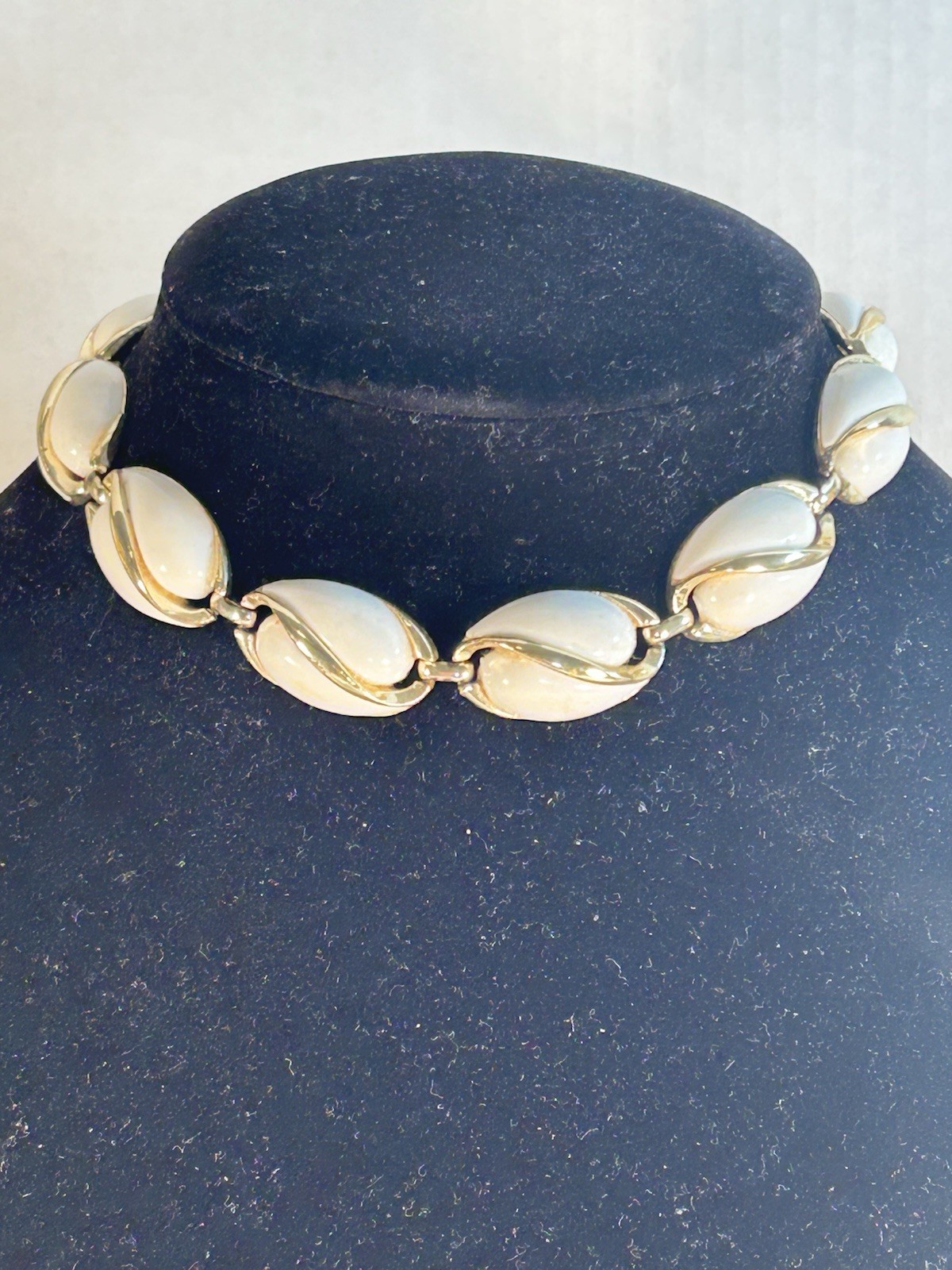 Vintage Coro Choker Rain Tear Drop Necklace White and Goldtone Chain Hook Closer