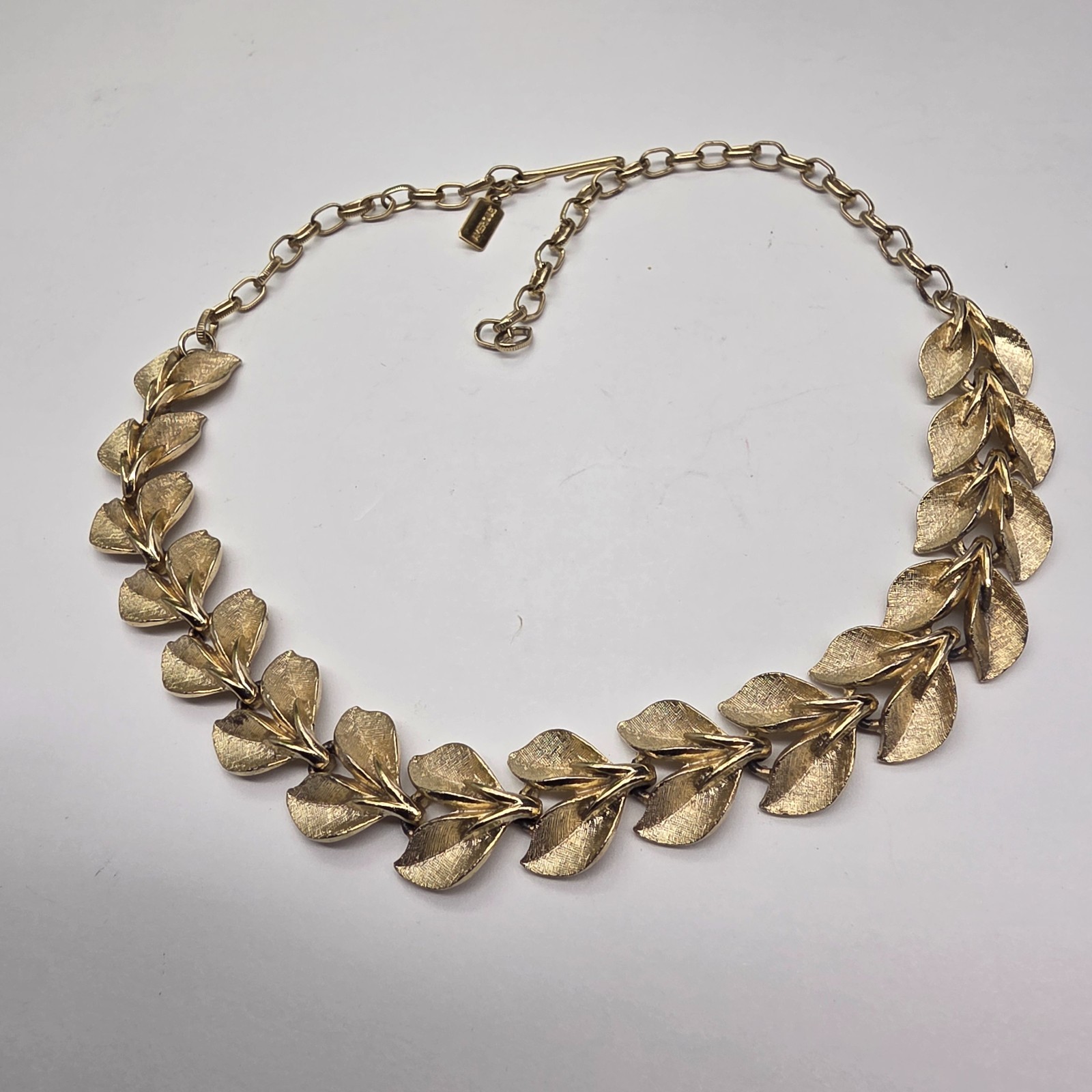 Signed Amerinique Brushed Gold Tone Metal Double Leaf Choker Necklace Vintage