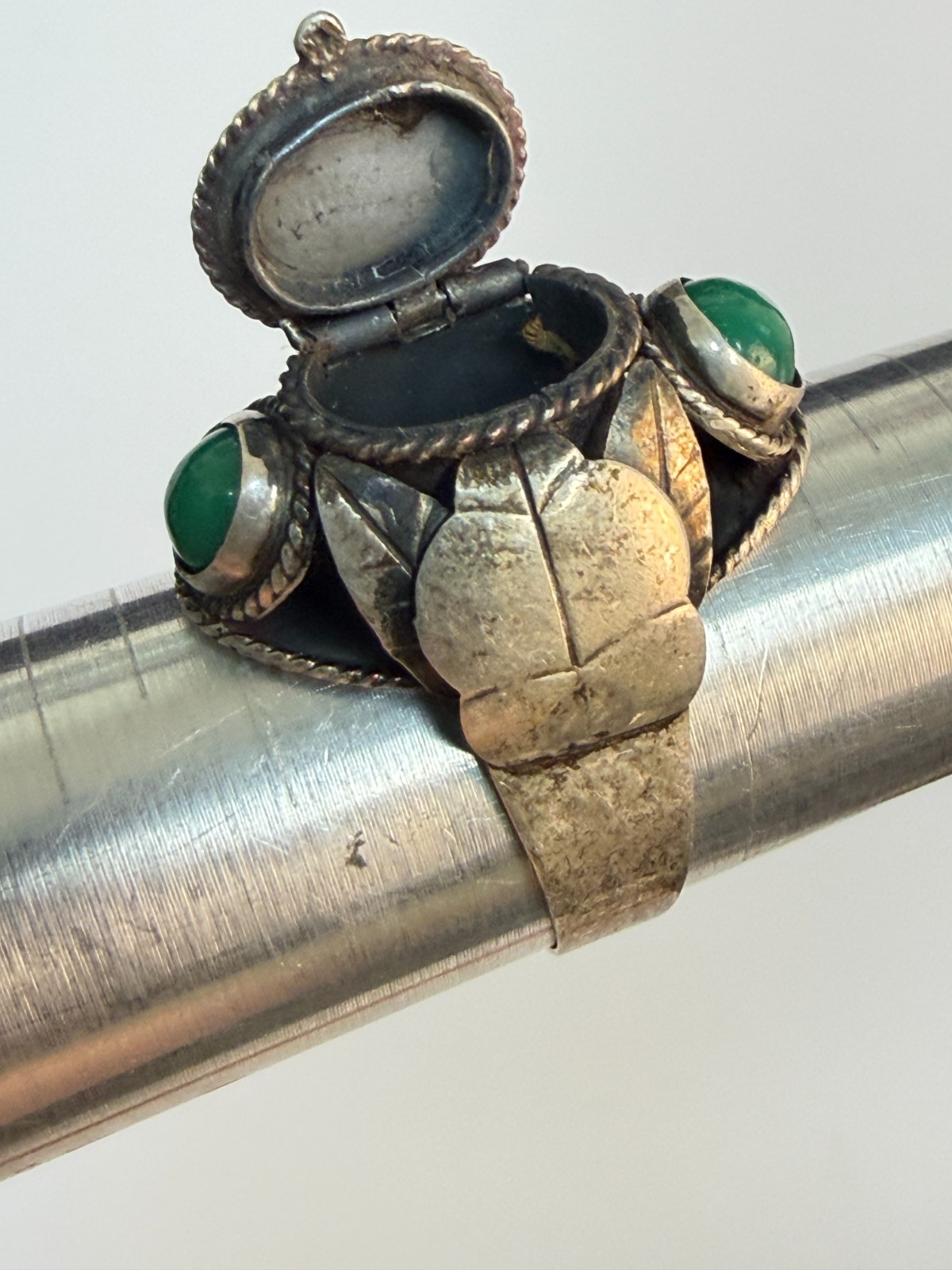 Vtg Taxco Mexico Sterling Green Onyx Chrysoprase Poison Ring Locket Box TA-24
