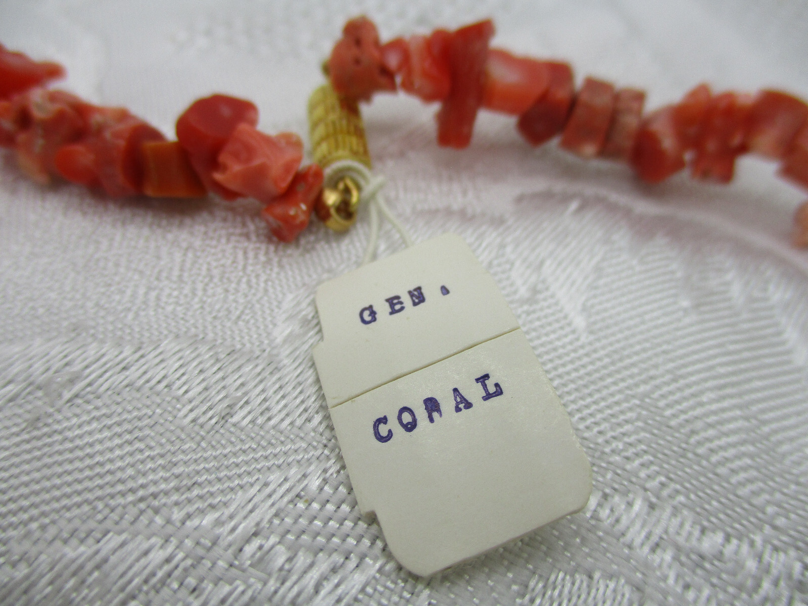 VINTAGE ESTATE JEWELRY GENUINE VARIGATED SALMON COLOR BRANCH CORAL NECKLACE