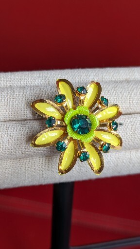 Vtg Chartreuse Lime Green Yellow Enamel Rhinestone Flower Brooch Pin Gold Tone