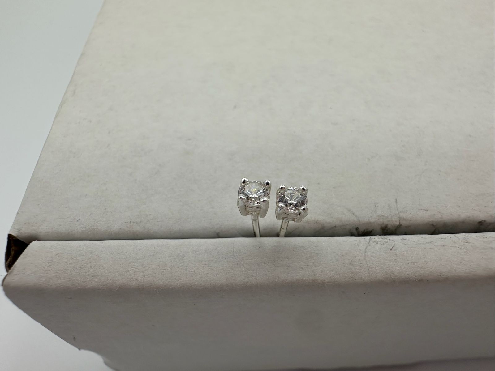 0.35g Vintage Sterling Silver 925 Sparkling Clear Round Stud Earrings M