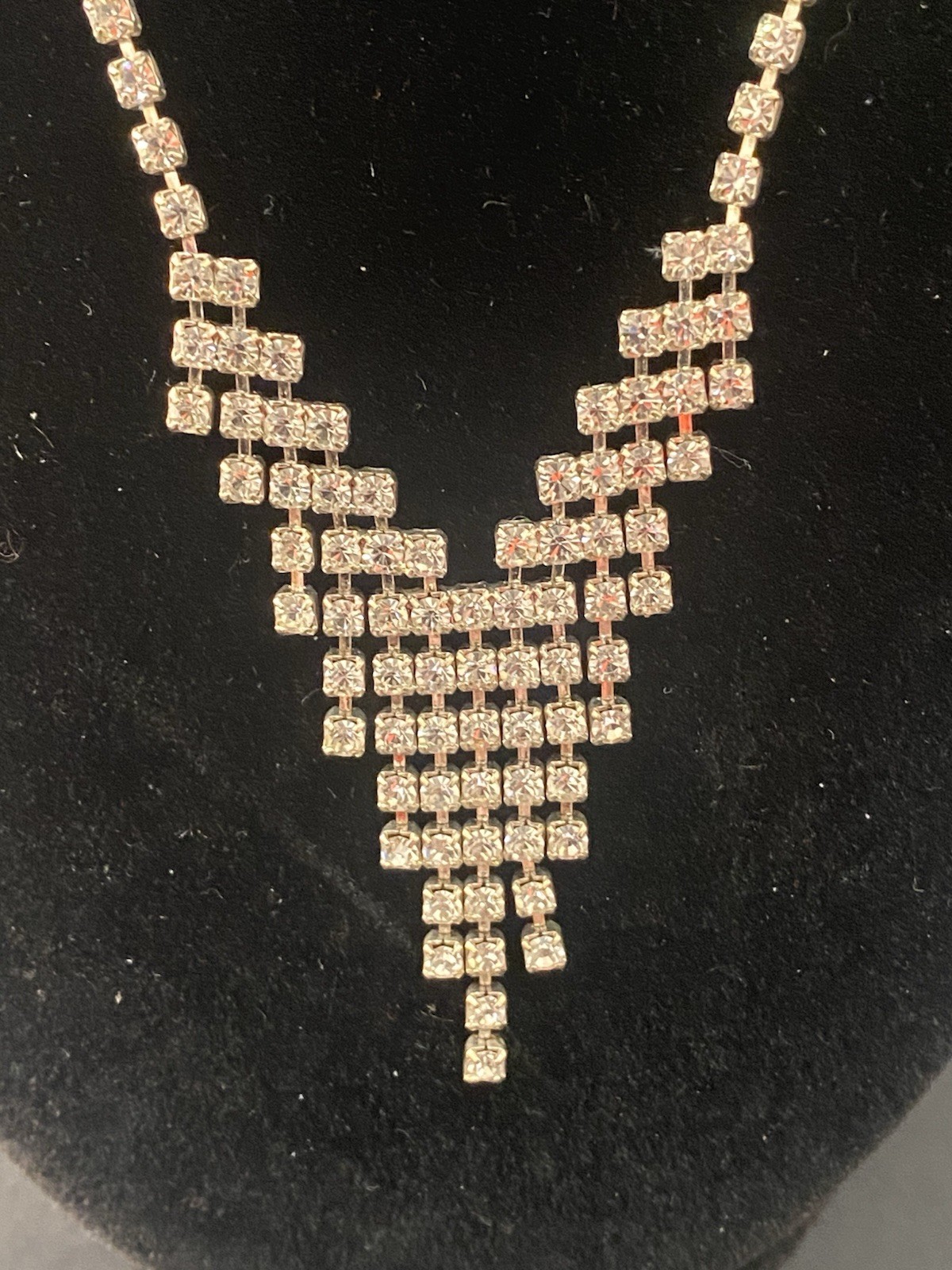 Vintage Rhinestone Silver Tone Costume Jewelry Necklace 15 – 17 Inches