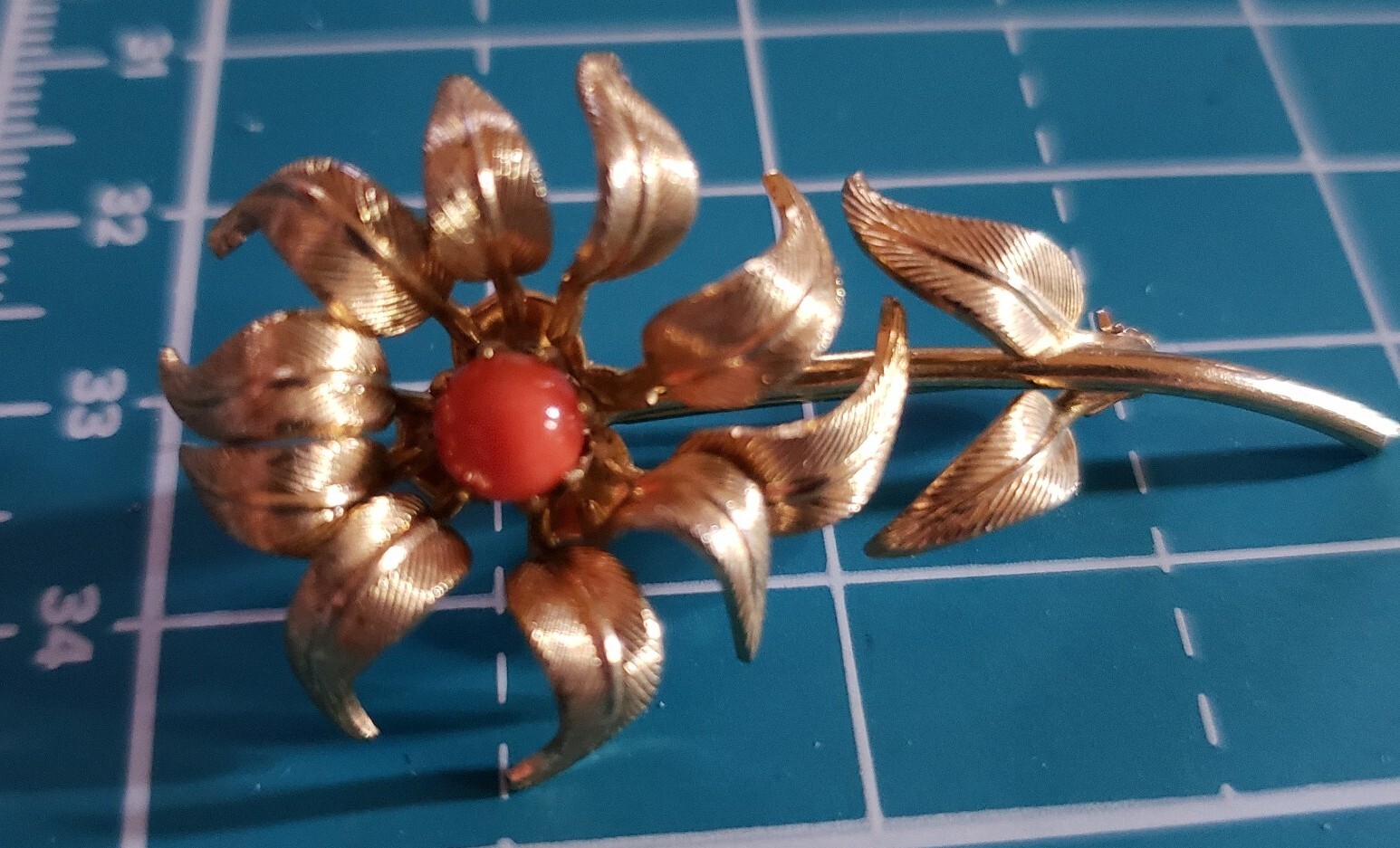 Gold Tone Flower Coral Stone(?) Center Fall Floral Autumn Pin Brooch