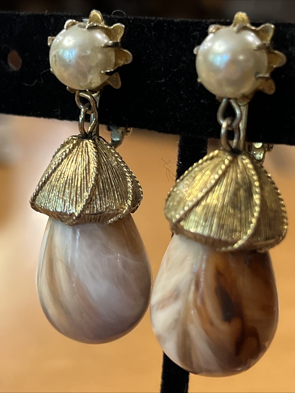Vintage Classic Coro Dangle Drop Pearl Cabochon Swirled Lucite Clip On Earrings