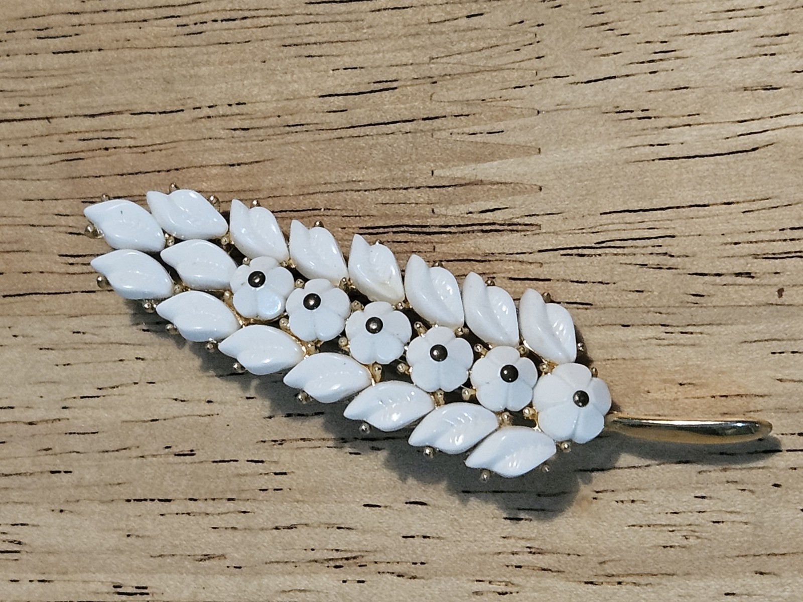 Vintage Crown Trifari Molded White Leaf Flower Frond Gold Tone Pin Brooch