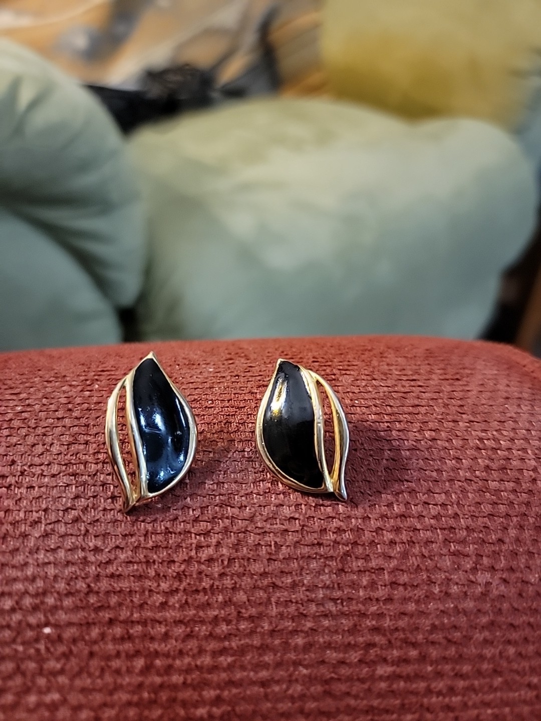 Vintage 70s Black Gold Earrings Enamel Classic Stud Office Work Daily Elegant