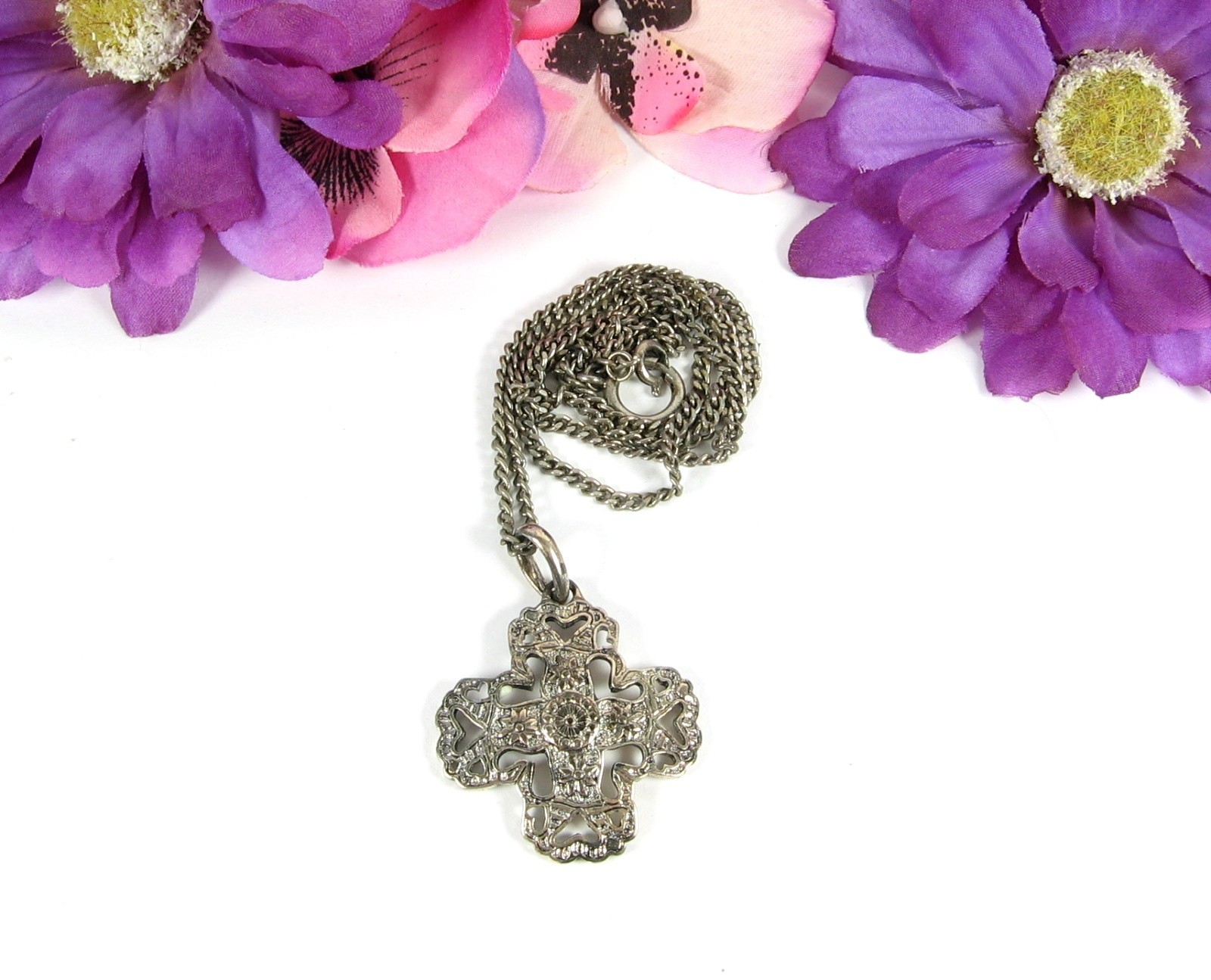 Maltese Cross PREMIER DESIGNS Pendant NECKLACE Vtg Silvertone Flowers Hearts 24″