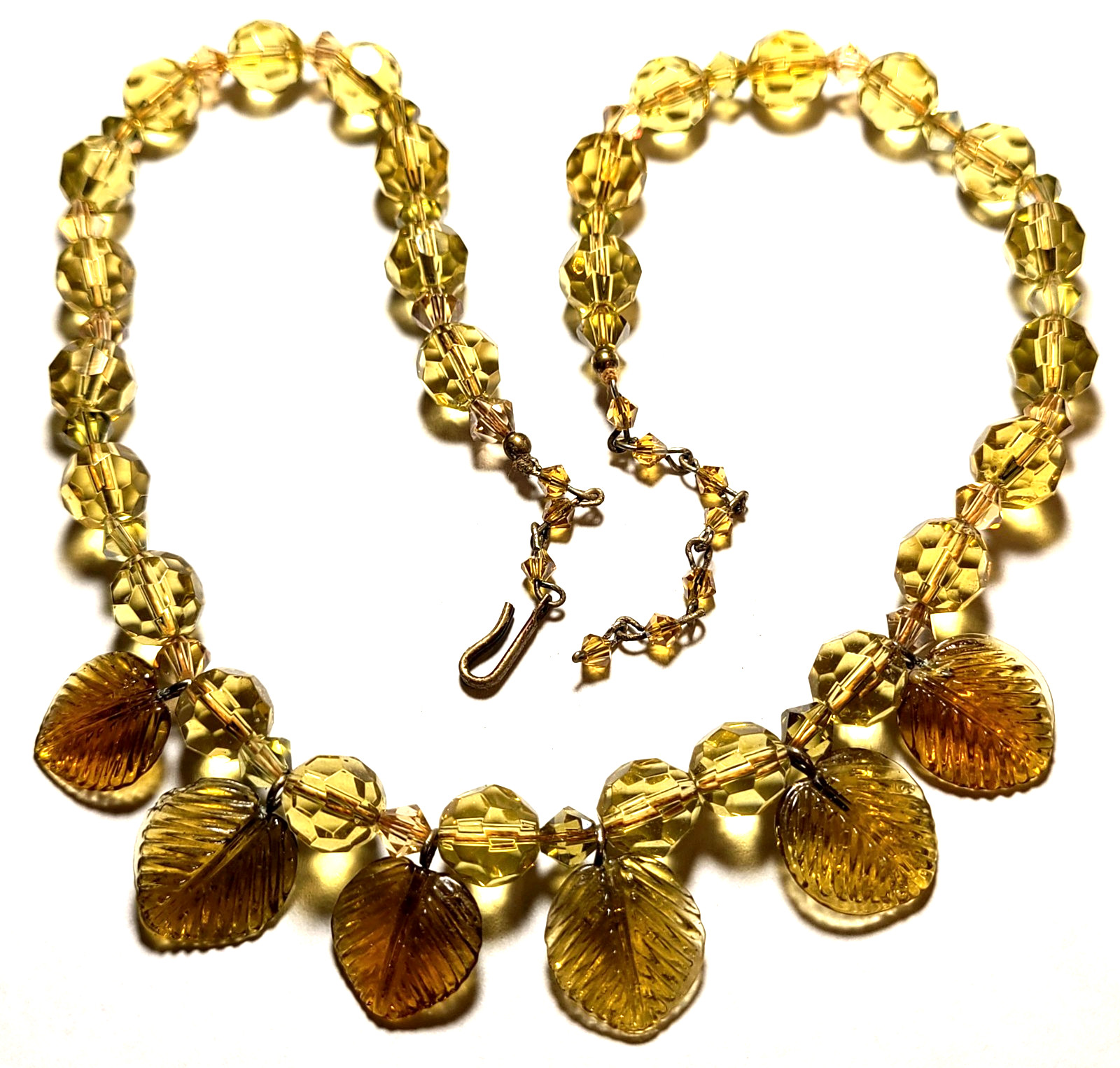 VINTAGE STUNNING HONEY AMBER COLOR FACETED GLASS LEAVES NECKLACE