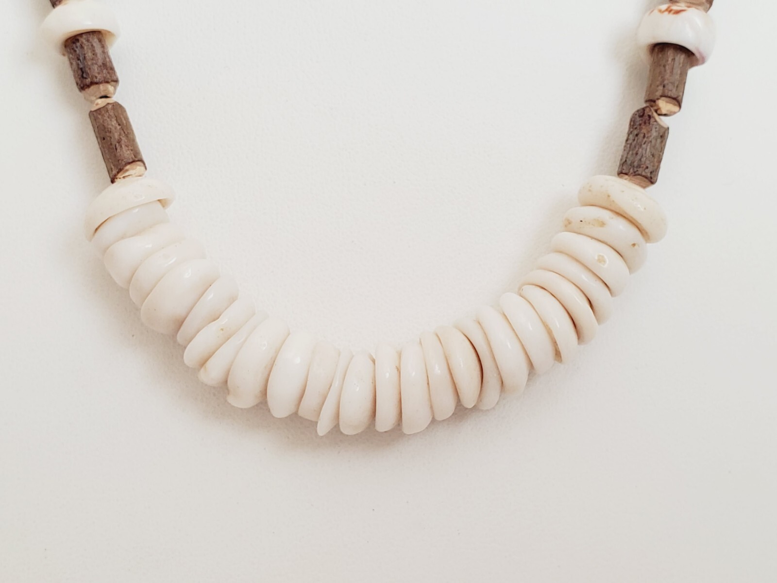 Neat Handmade Vintage Puka Shell & Wood Bead Necklace – 20″