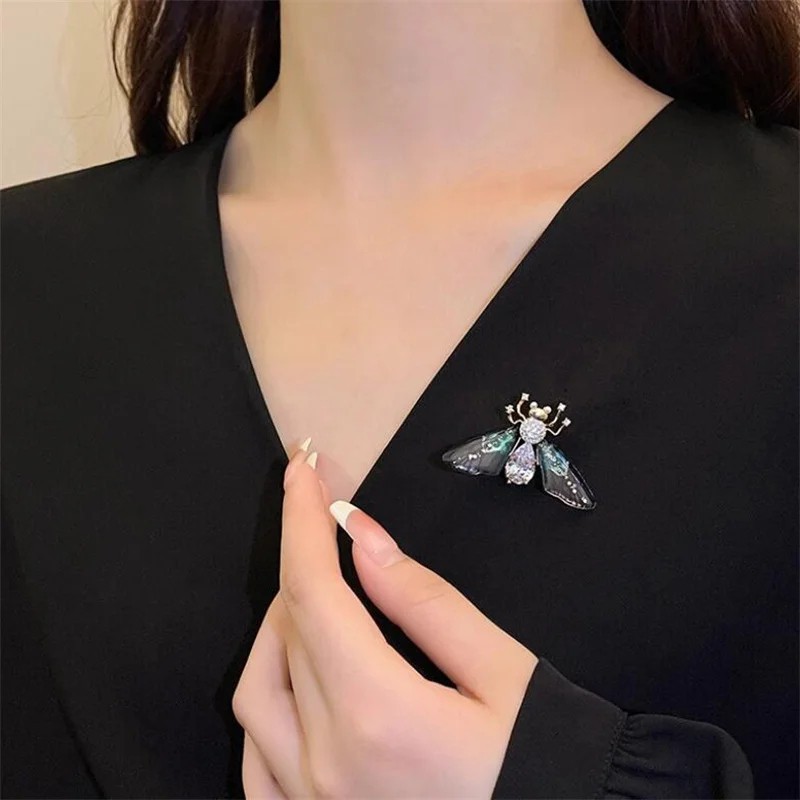 Sparkling Magpie Bird Brooch Pin-Rhinestone Crystal Jewelry for Women Dress/Coat