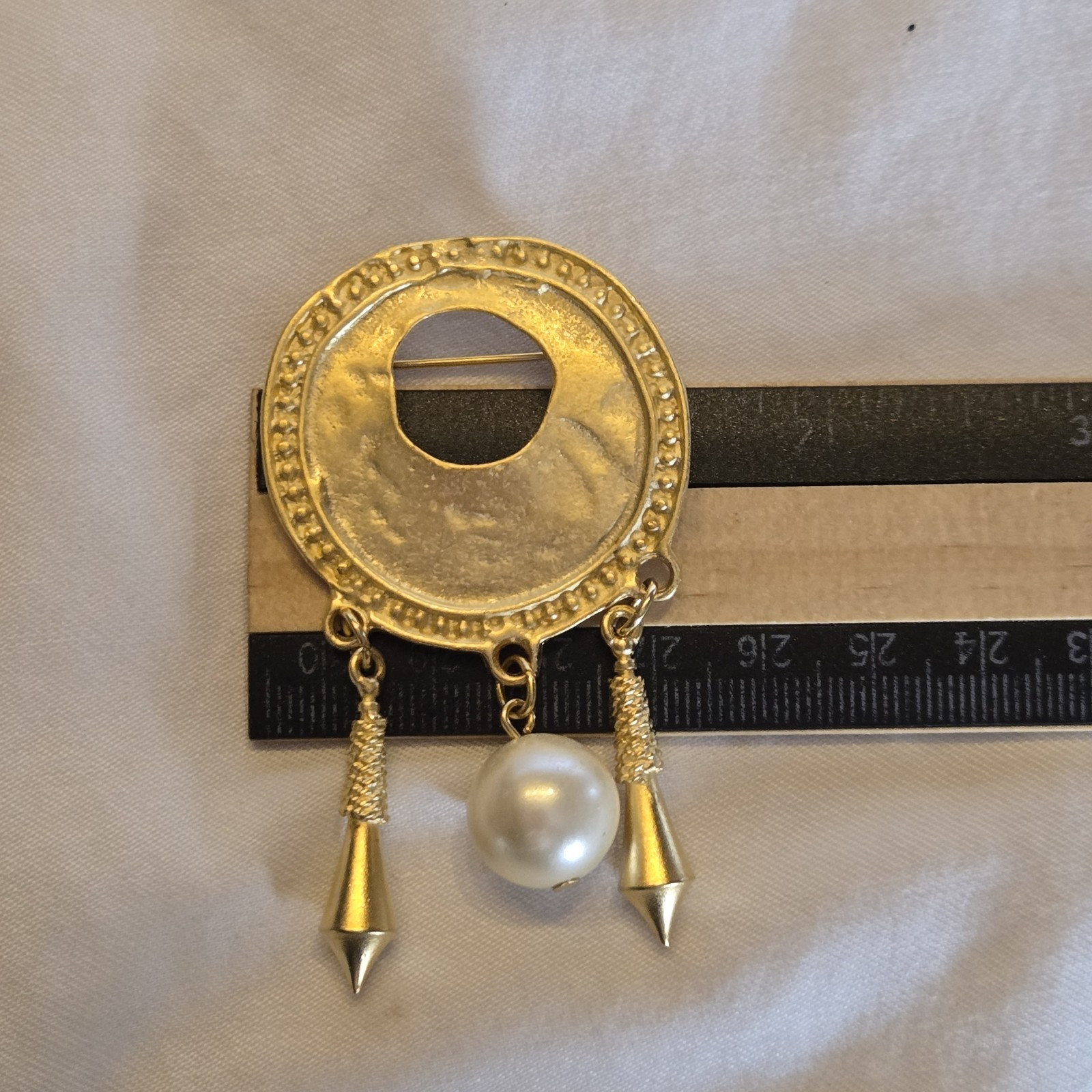 Vtg Brutalist Brooch Faux Pearl Gold Tone Charm Pin