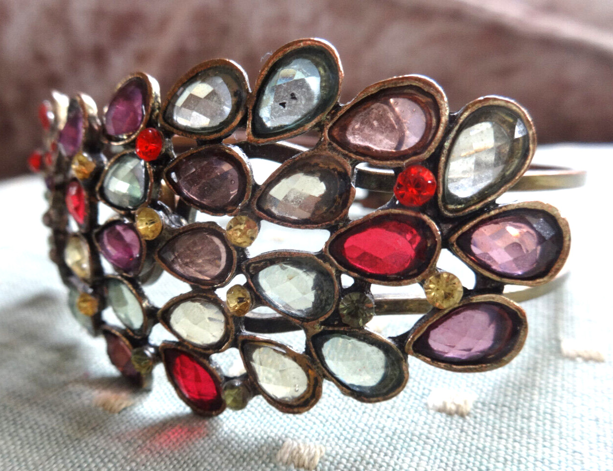 VTG PEACOCK CLAMPER BRACELET METAL MULTI COLORED FACETED CRYSTALS BIRD PRETTY!