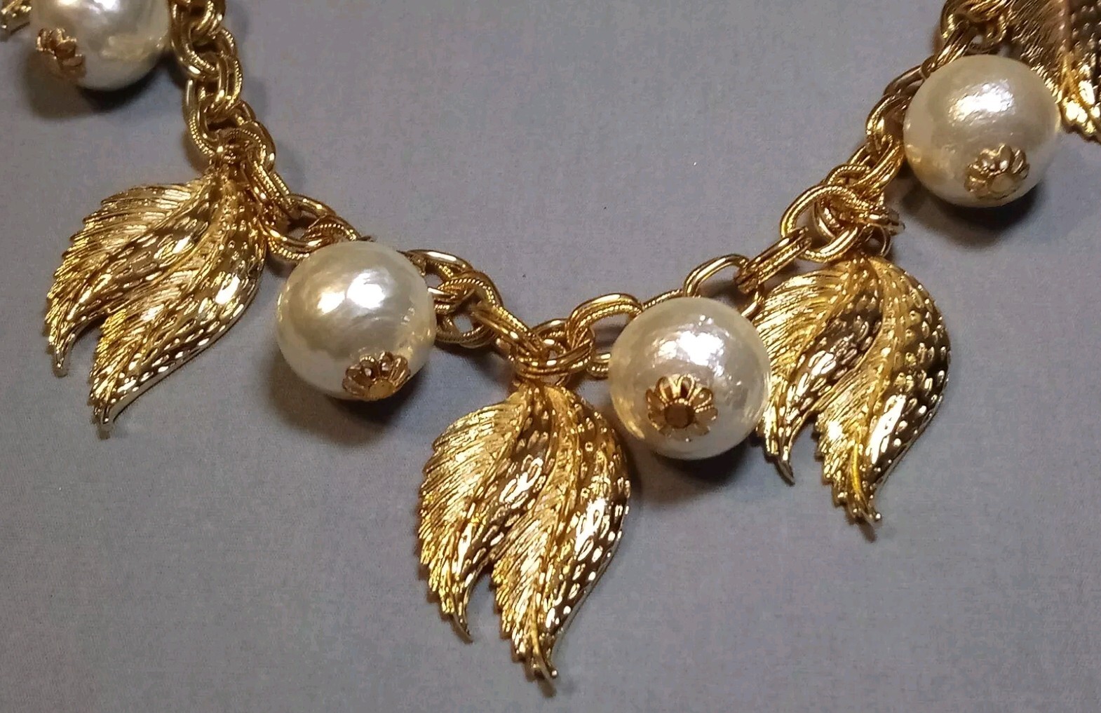 Vintage Gold Tone Double Link Textured Leaves Simulated Pearls Necklace 18-3/4″