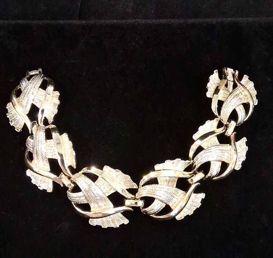 Coro Bracelet: Textured Goldtoned Draped Ribbon Swirl Design,Vintage, 7.5in