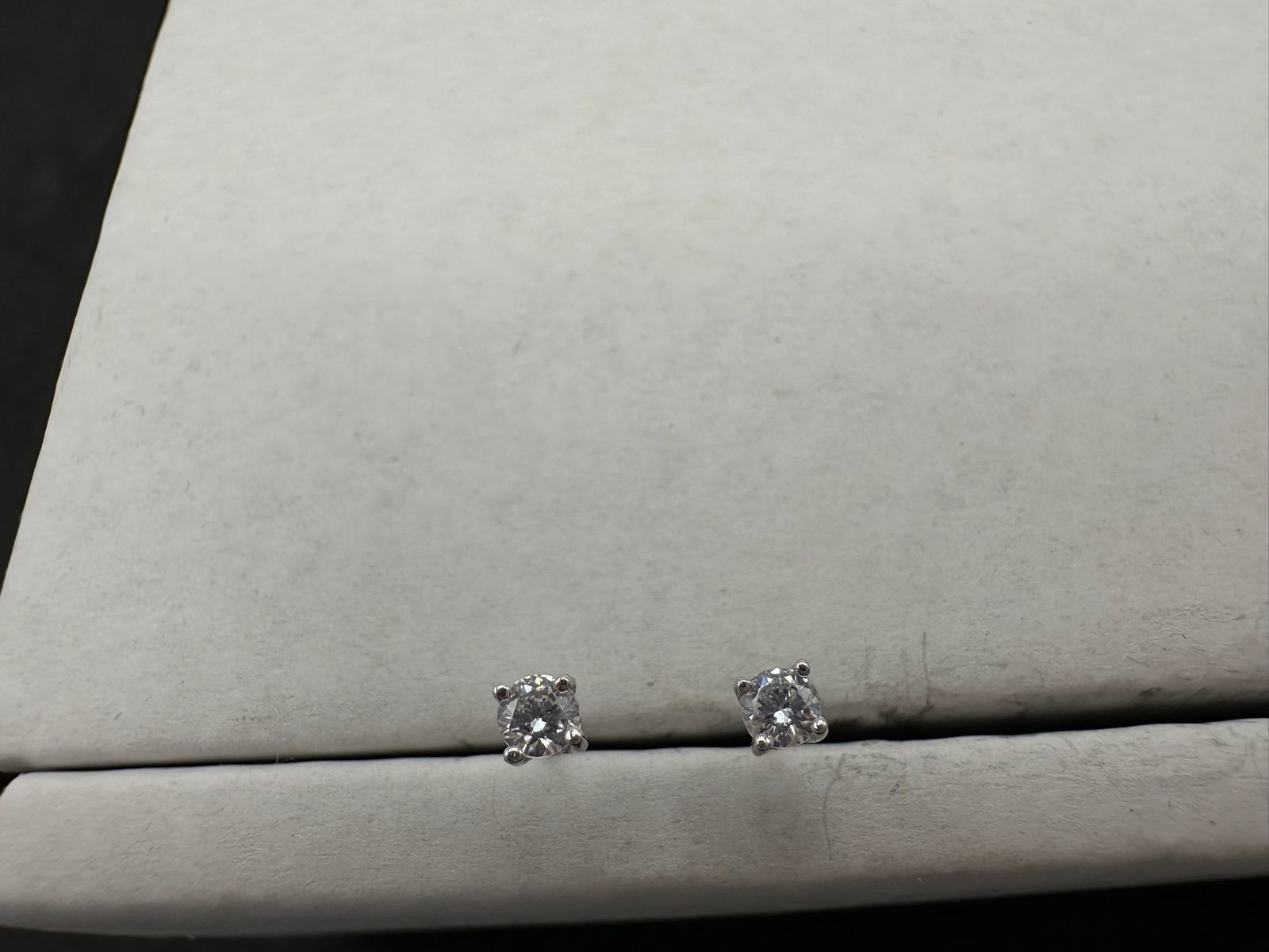0.35g Vintage Sterling Silver 925 Sparkling Round Stud Earrings Dainty M