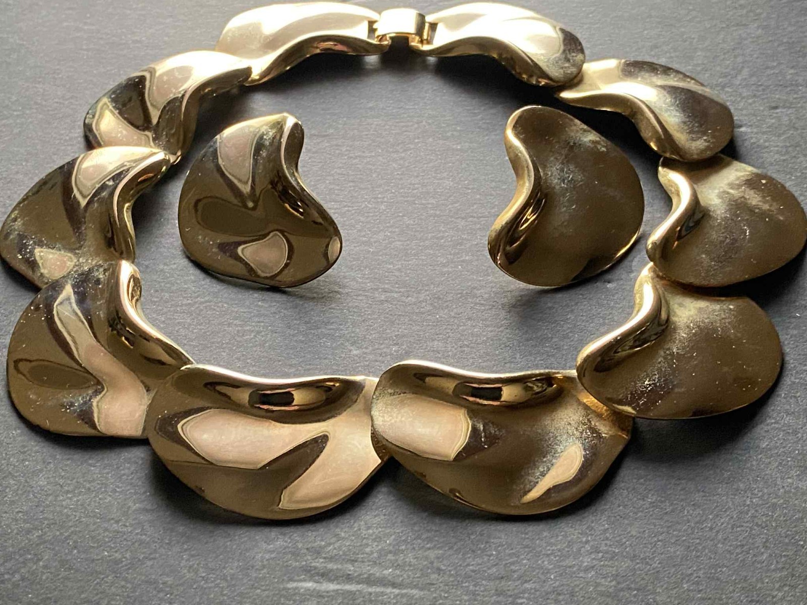 Vintage Gold Tone Shape like a Bean Statement Collar Necklace w/ set of Earrings