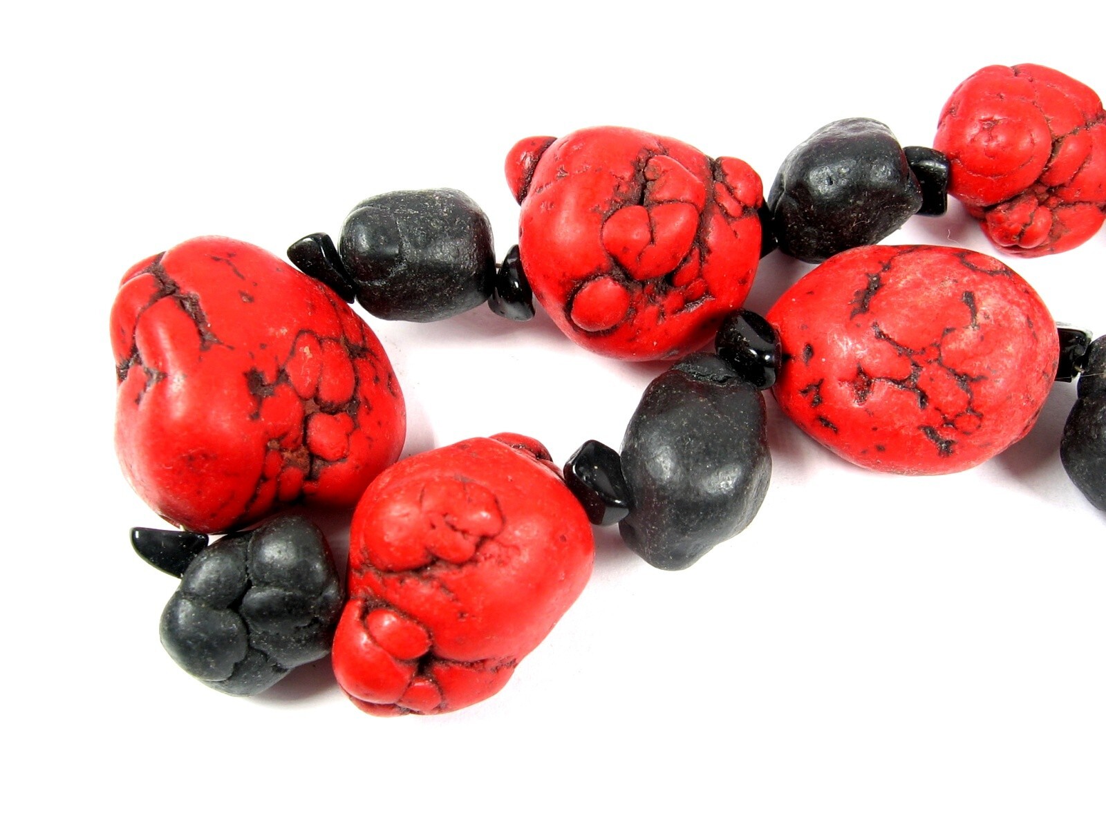 RED Veined and BLACK STONE BEADED NECKLACE Vintage Bulge Beads HEAVY 20″