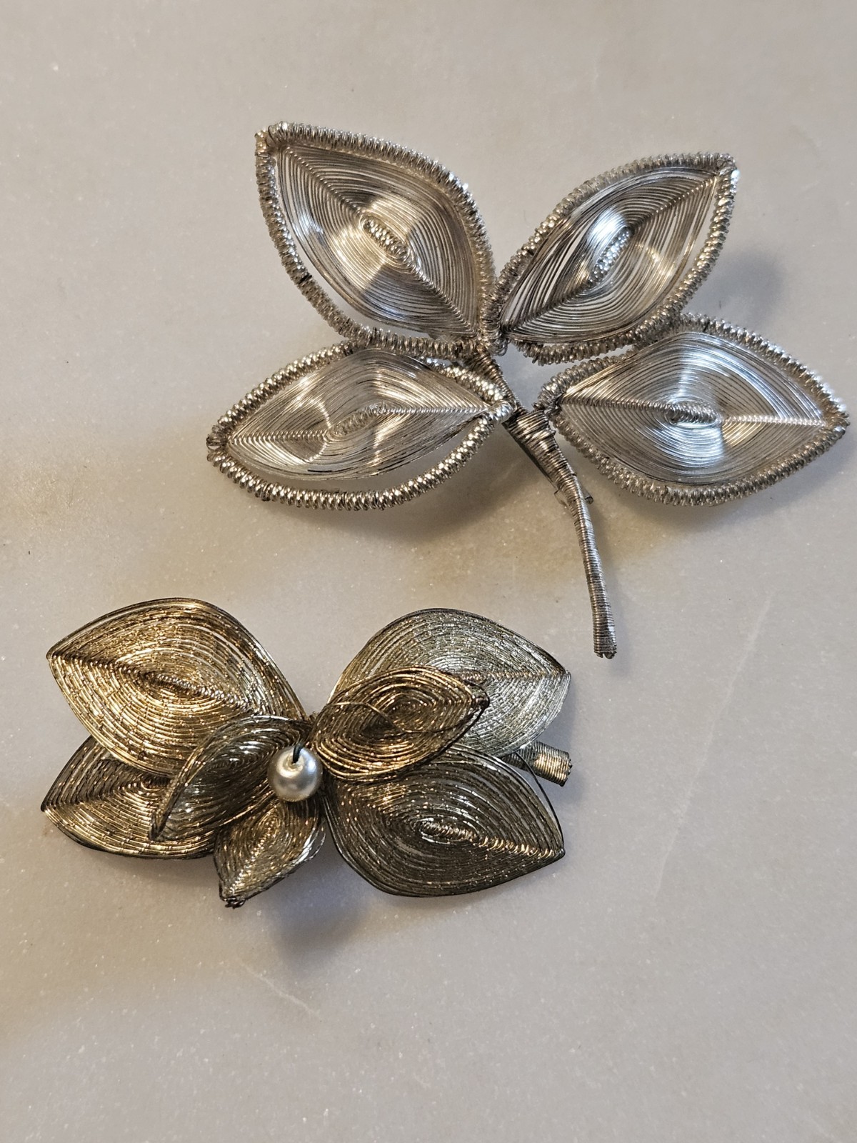 S/2 Vintage Gold And Silver Spun Wire Flower And Leaves Pin Brooch With Pearl