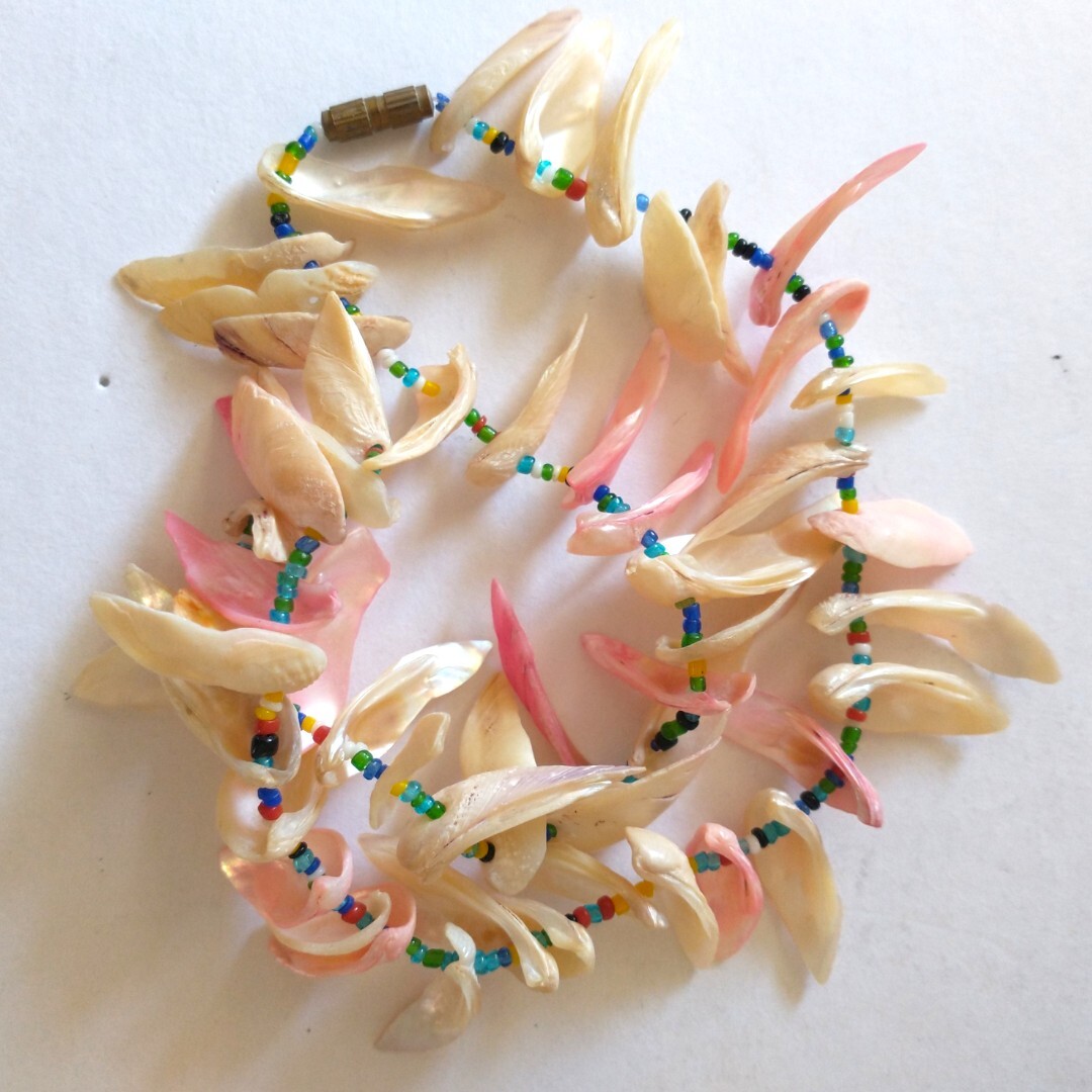 Vtg 90s Seashell Pieces Necklace Shell Mother Of Pearl Beach Coastal Tropical