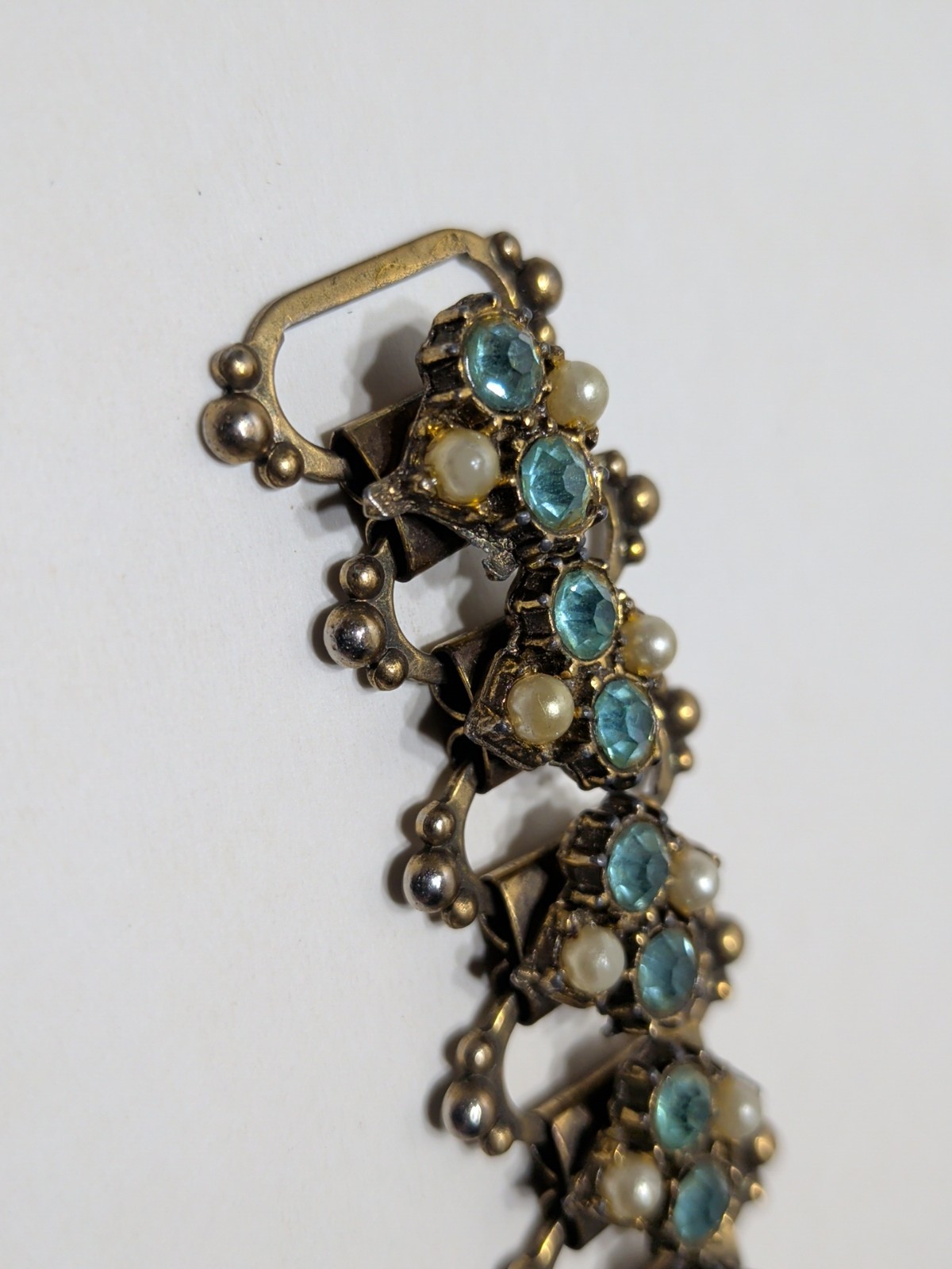 ✨VINTAGE✨ 1950s 8″ Bracelet Blue Stones Small Pearls Gold Tone Filigree Copper?