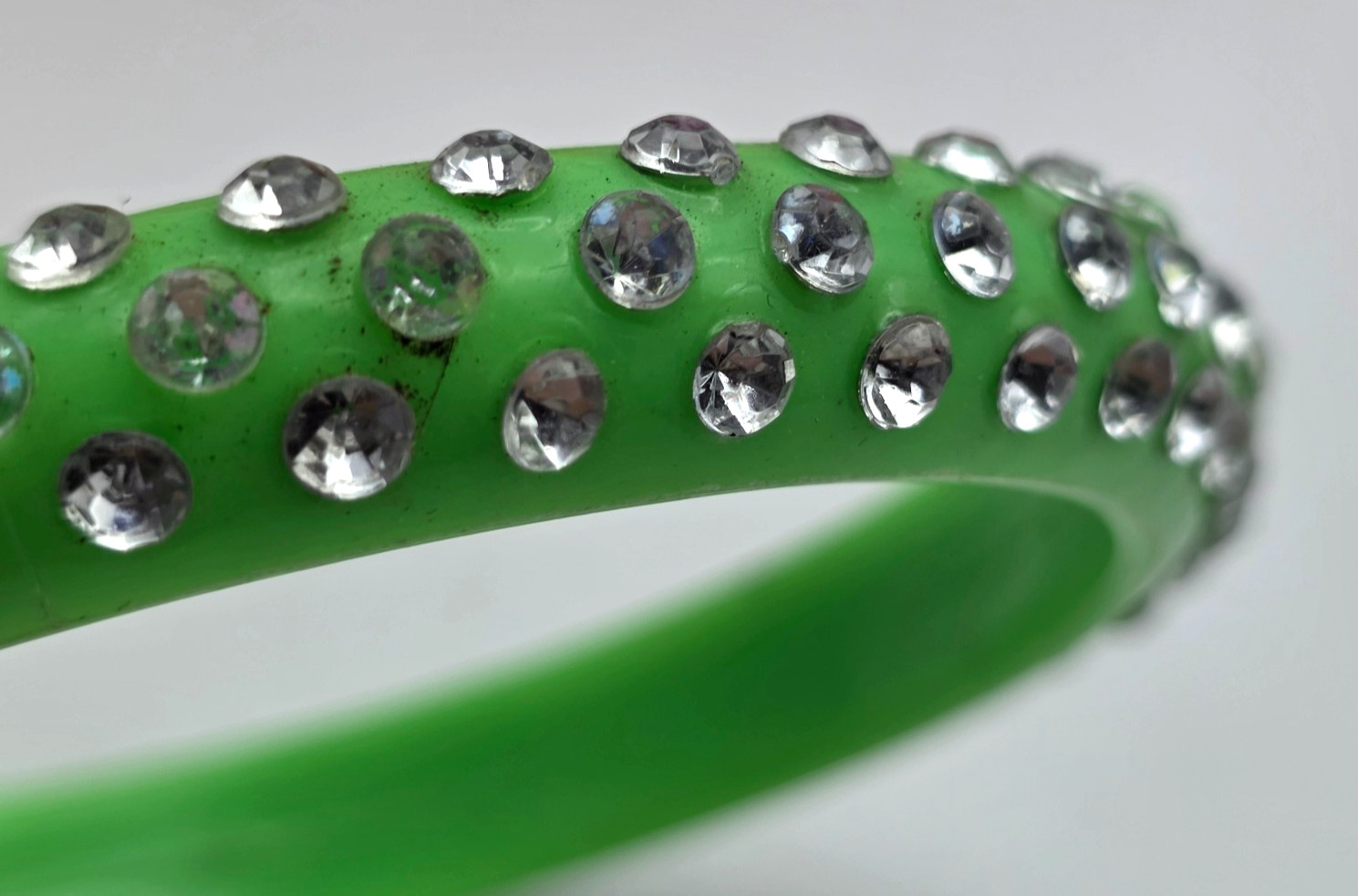 Vintage Clear Crystal Green Acrylic Bangle Bracelet 8″ Neon Lime Lucite