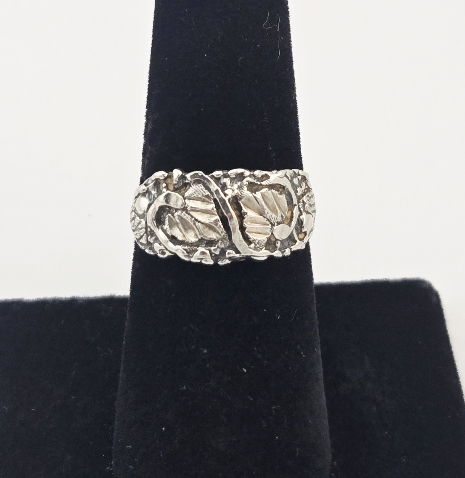 VTG Black Hills Gold Sterling Silver Leaf Floral Band Nature Ring Size 6.5 3.4g