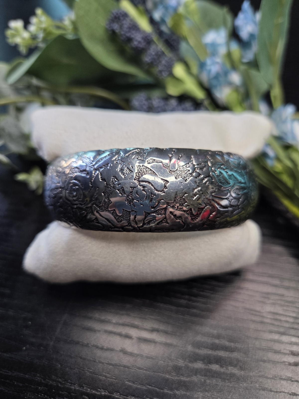 Vintage Silver Tone Floral Embossed Metal Bangle Bracelet Flowers & Plants