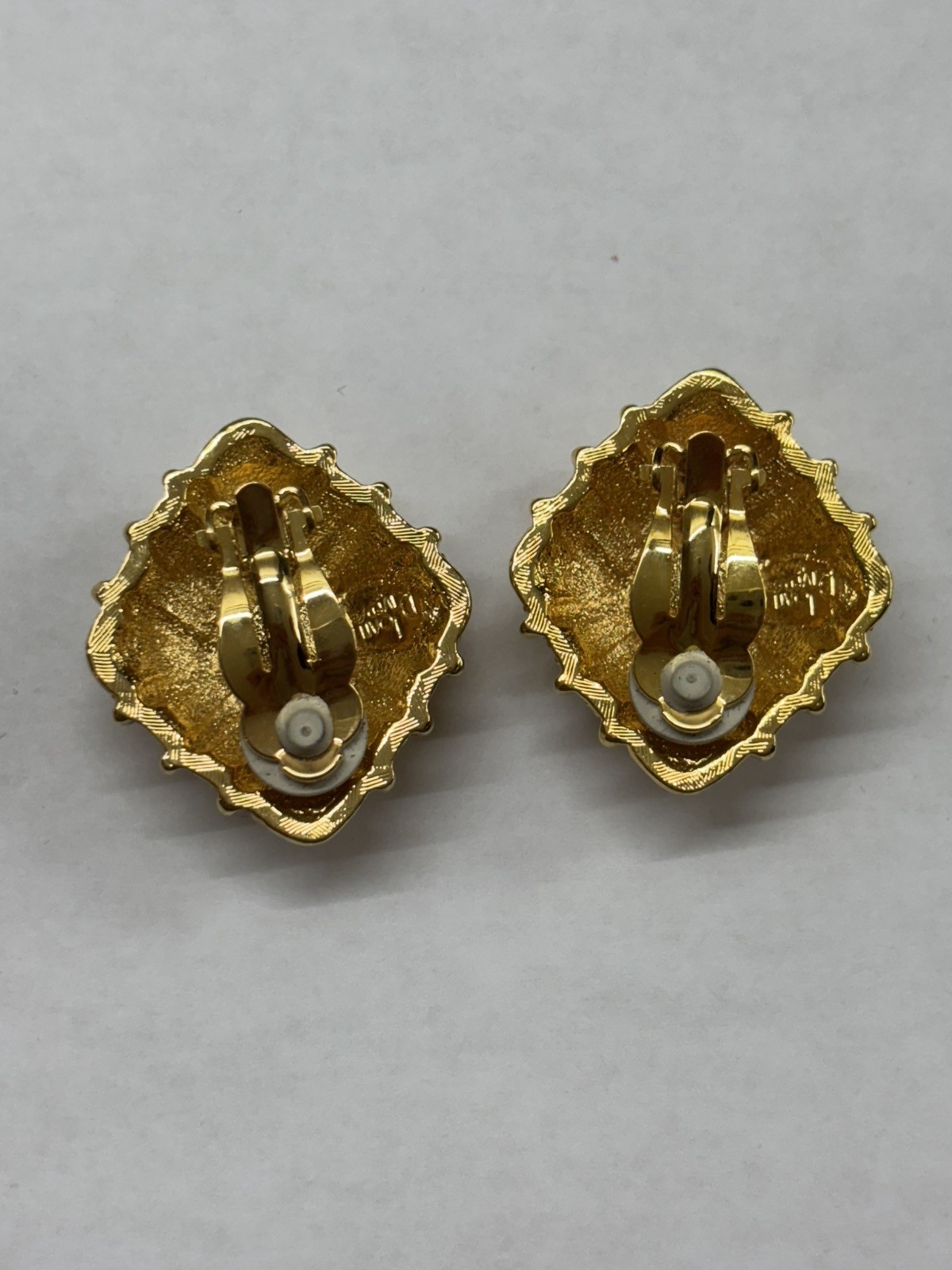 Very Pretty Signed Joan Rivers Faceted Green & Clear Crystal Clip On Earrings