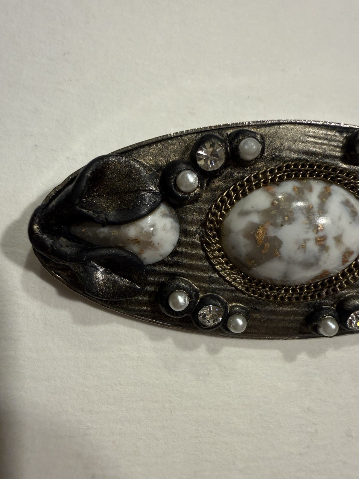 Unique VTG mixed media Brooch / Pot Metal / Rhinestones / Agate / Chain / Pearl