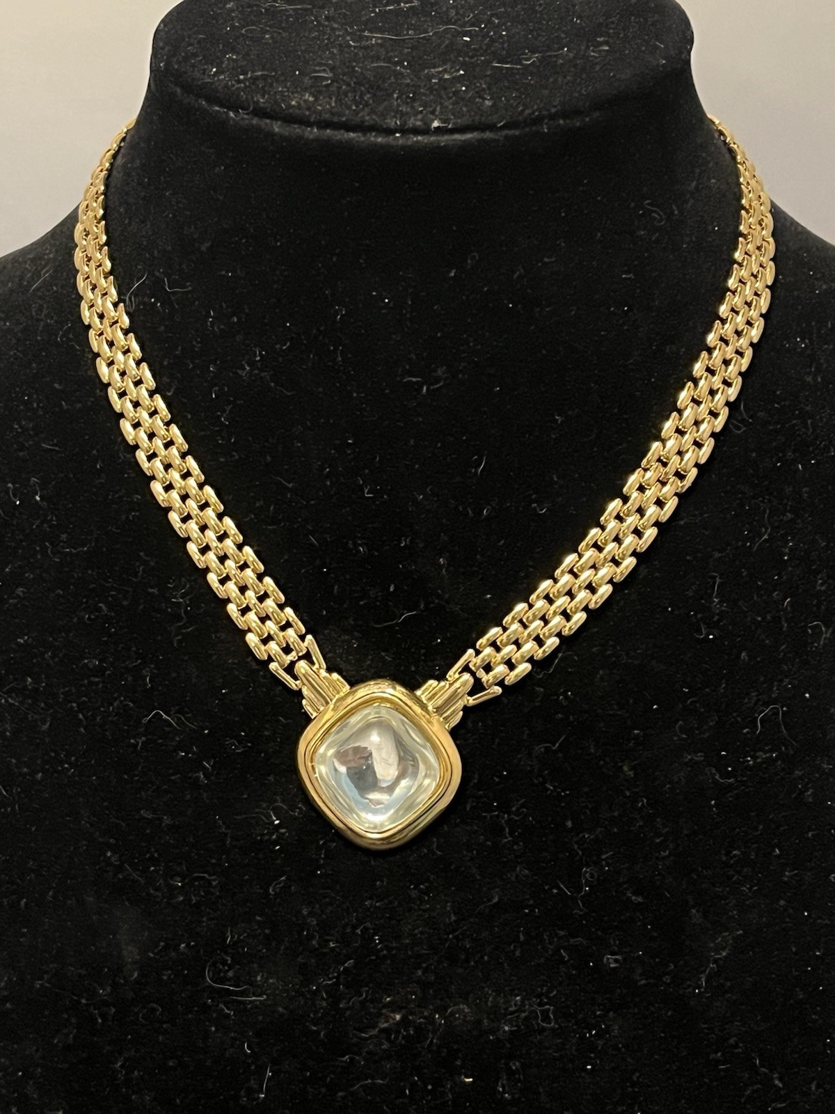 VINTAGE 16″ TRIFARI WEAVE CLEAR GLASS PENDANT GOLD TONE NECKLACE