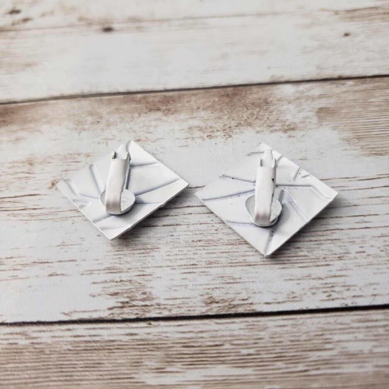 Vintage Clip On Earrings – Off White Retro Design Diamond Shape