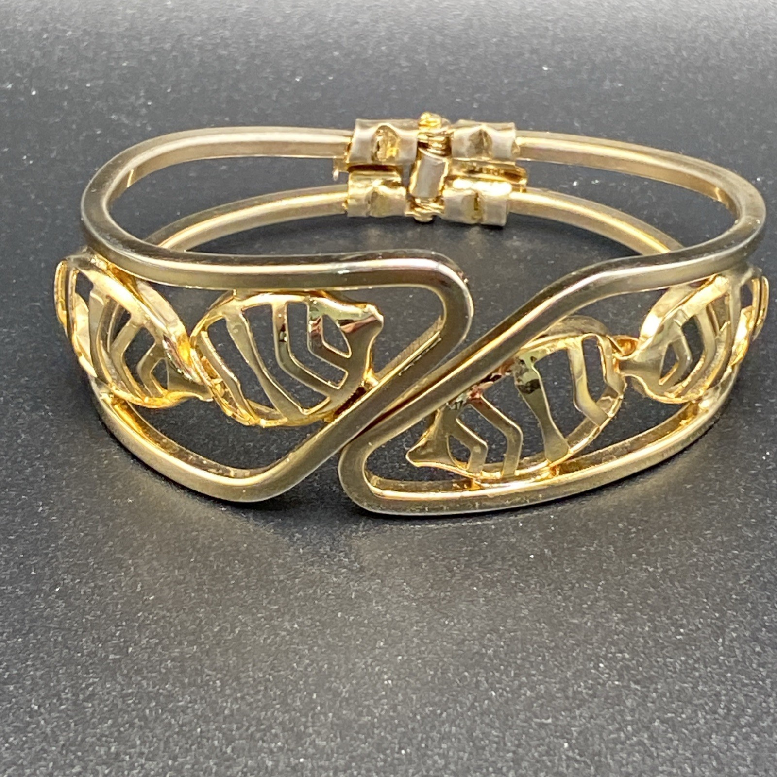 Vintage Bangle Bracelet Gold Tone Open Work Hinged Signed Hong Kong Hinged
