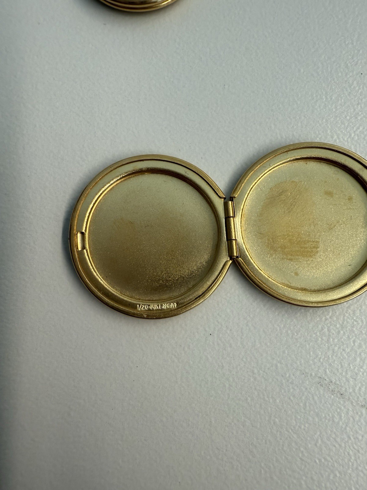 GOLD FILLED ROUND LOCKETS VINTAGE PLAIN Rhino