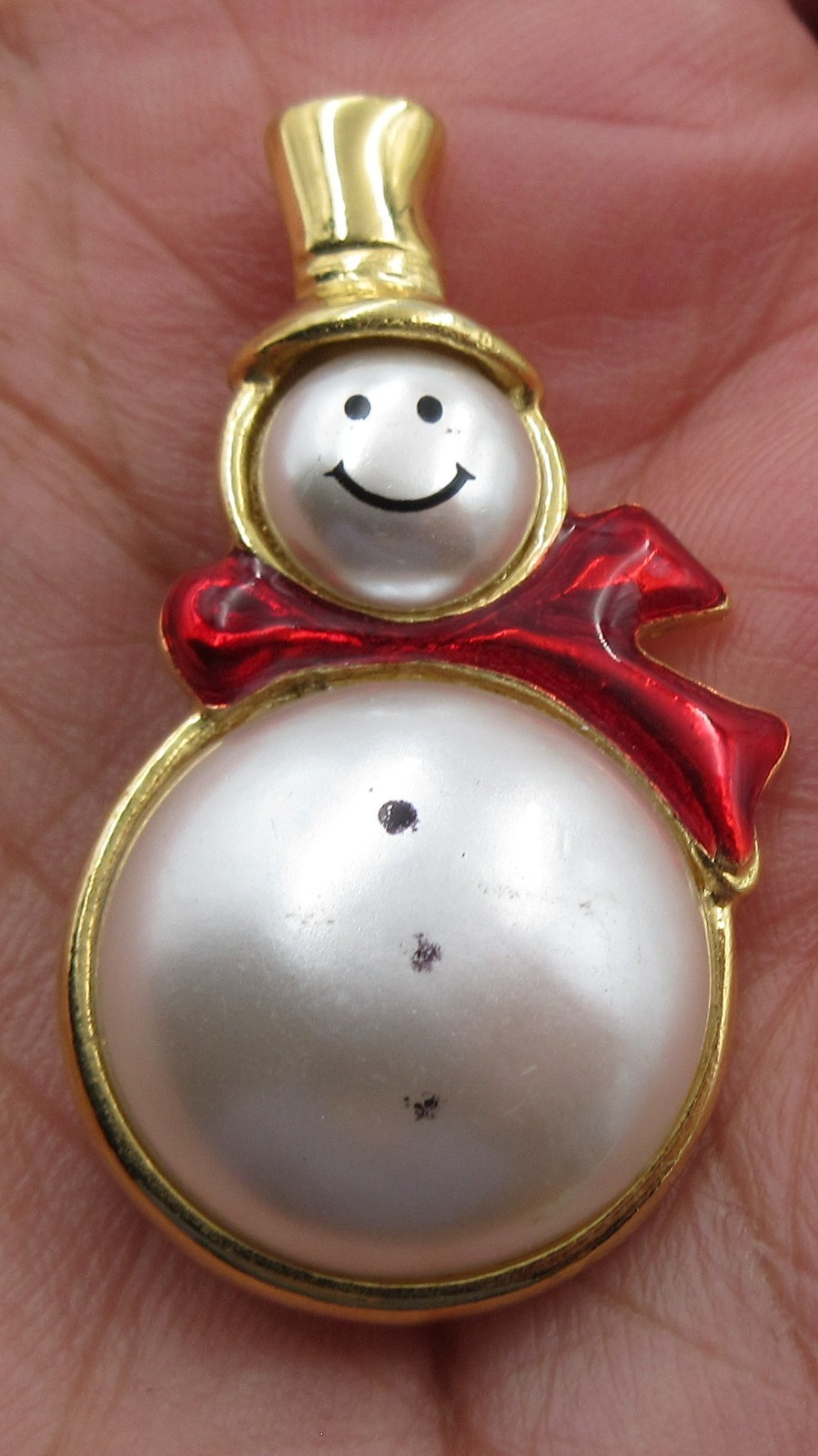VTG SNOWMAN hat scarf off white faux pearl CHRISTMAS Brooch Pin red gold tone