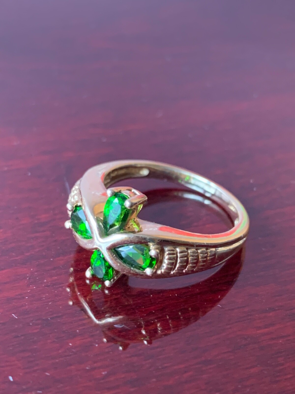 VINTAGE SOLID 14K YELLOW GOLD VIVID GREEN CHROME DIOPSIDE FLOWER RING ROMANTIC